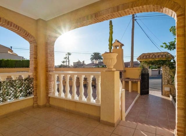 5 soveværelse Villa til salg i Las Mimosas, Orihuela med swimmingpool - € 350.000 (Ref: 9559002)