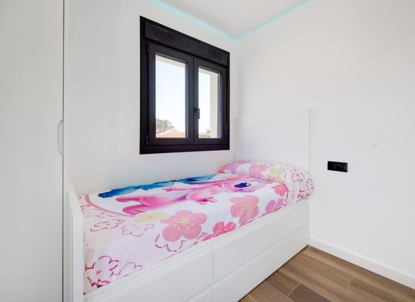 5 soveværelse Villa til salg i Torrevieja med swimmingpool - € 1.250.000 (Ref: 9559005)