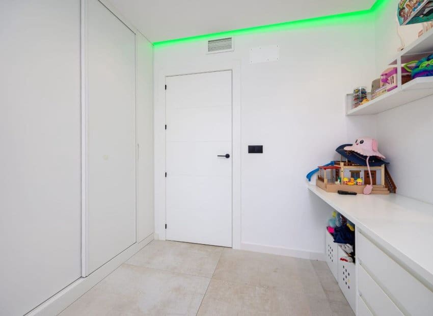 5 soveværelse Villa til salg i Torrevieja med swimmingpool - € 1.250.000 (Ref: 9559005)