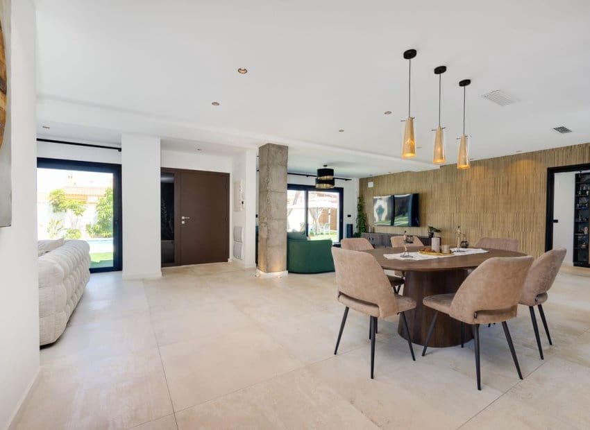 5 soveværelse Villa til salg i Torrevieja med swimmingpool - € 1.250.000 (Ref: 9559005)