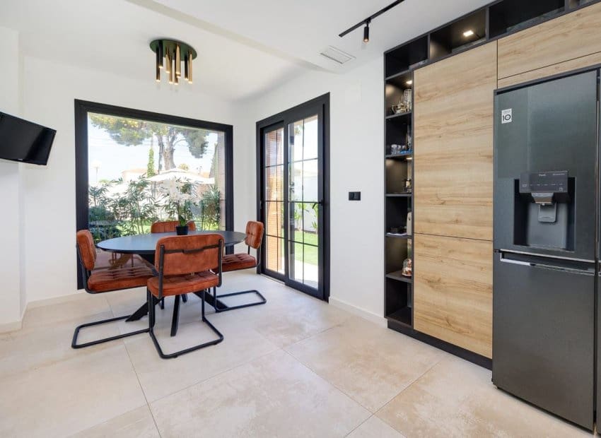 5 soveværelse Villa til salg i Torrevieja med swimmingpool - € 1.250.000 (Ref: 9559005)