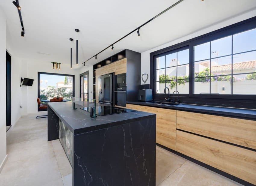 5 soveværelse Villa til salg i Torrevieja med swimmingpool - € 1.250.000 (Ref: 9559005)