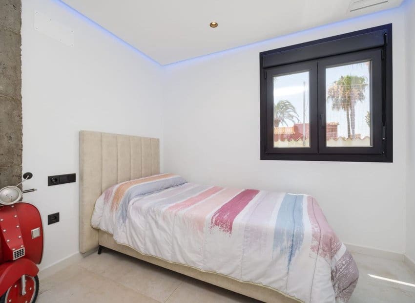 5 soveværelse Villa til salg i Torrevieja med swimmingpool - € 1.250.000 (Ref: 9559005)