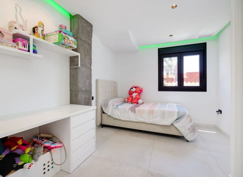 5 soveværelse Villa til salg i Torrevieja med swimmingpool - € 1.250.000 (Ref: 9559005)