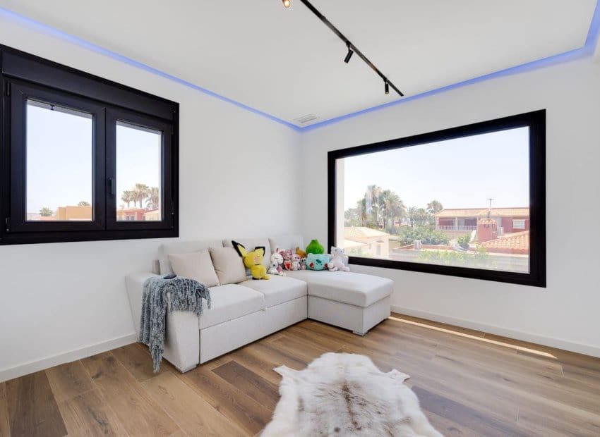 5 soveværelse Villa til salg i Torrevieja med swimmingpool - € 1.250.000 (Ref: 9559005)