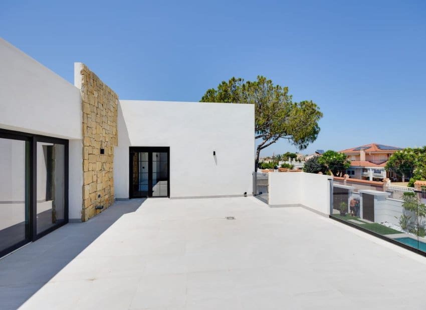 5 soveværelse Villa til salg i Torrevieja med swimmingpool - € 1.250.000 (Ref: 9559005)
