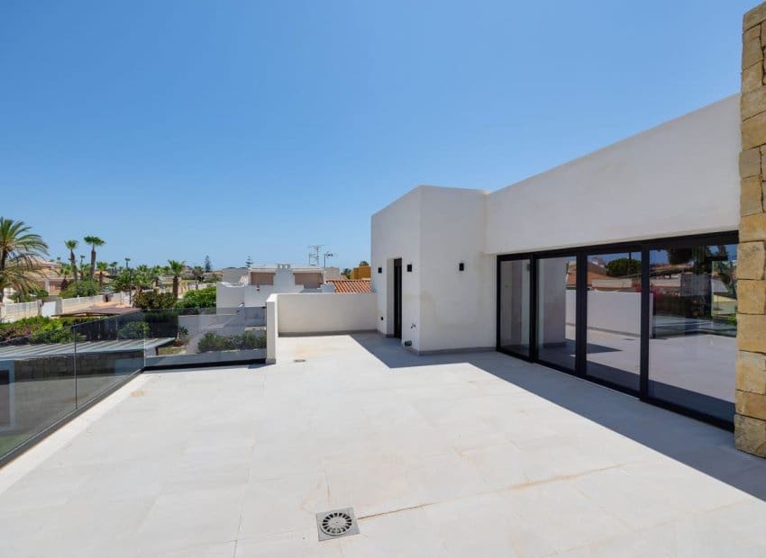 5 soveværelse Villa til salg i Torrevieja med swimmingpool - € 1.250.000 (Ref: 9559005)