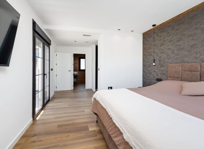 5 soveværelse Villa til salg i Torrevieja med swimmingpool - € 1.250.000 (Ref: 9559005)