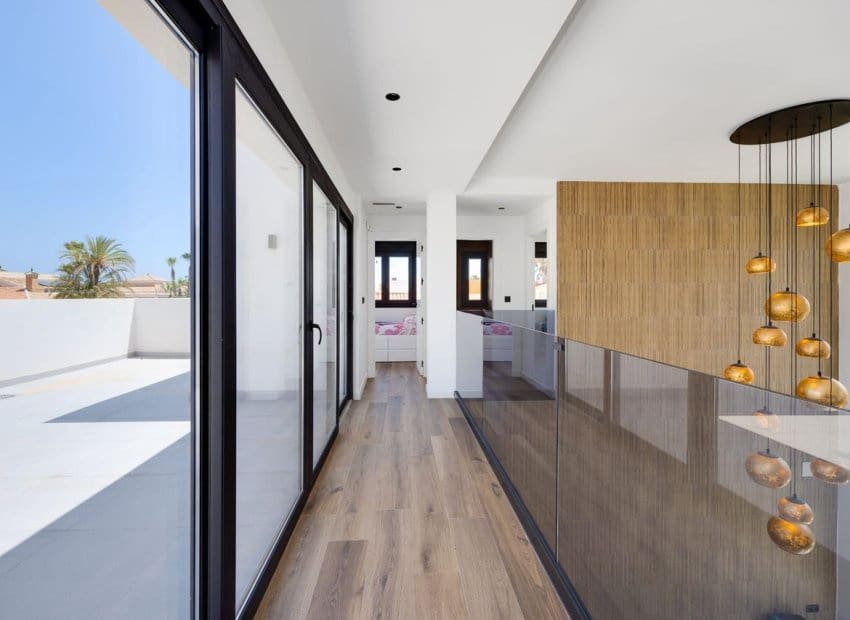 5 soveværelse Villa til salg i Torrevieja med swimmingpool - € 1.250.000 (Ref: 9559005)