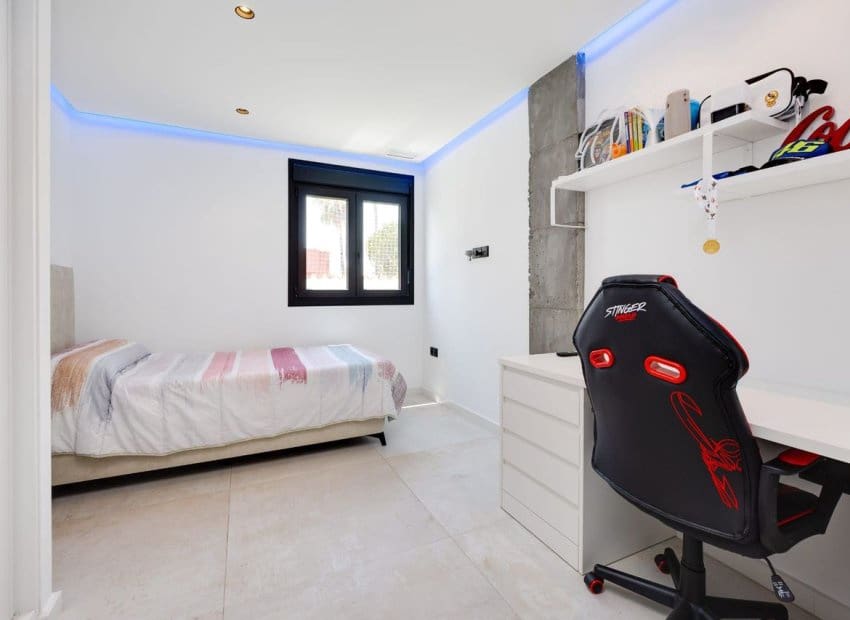 5 soveværelse Villa til salg i Torrevieja med swimmingpool - € 1.250.000 (Ref: 9559005)