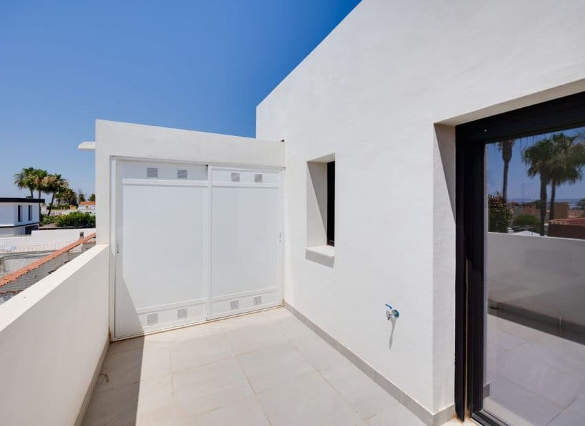 5 soveværelse Villa til salg i Torrevieja med swimmingpool - € 1.250.000 (Ref: 9559005)