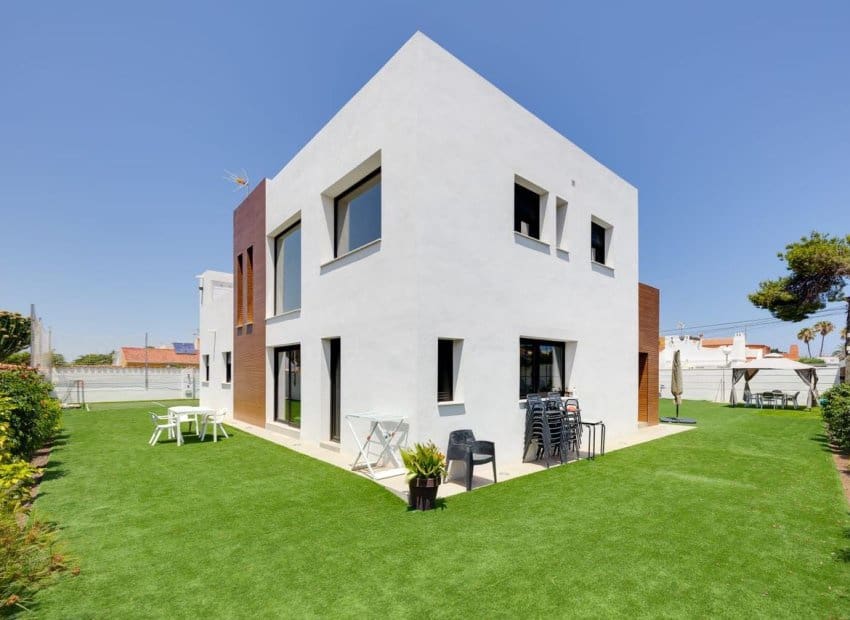 5 soveværelse Villa til salg i Torrevieja med swimmingpool - € 1.250.000 (Ref: 9559005)