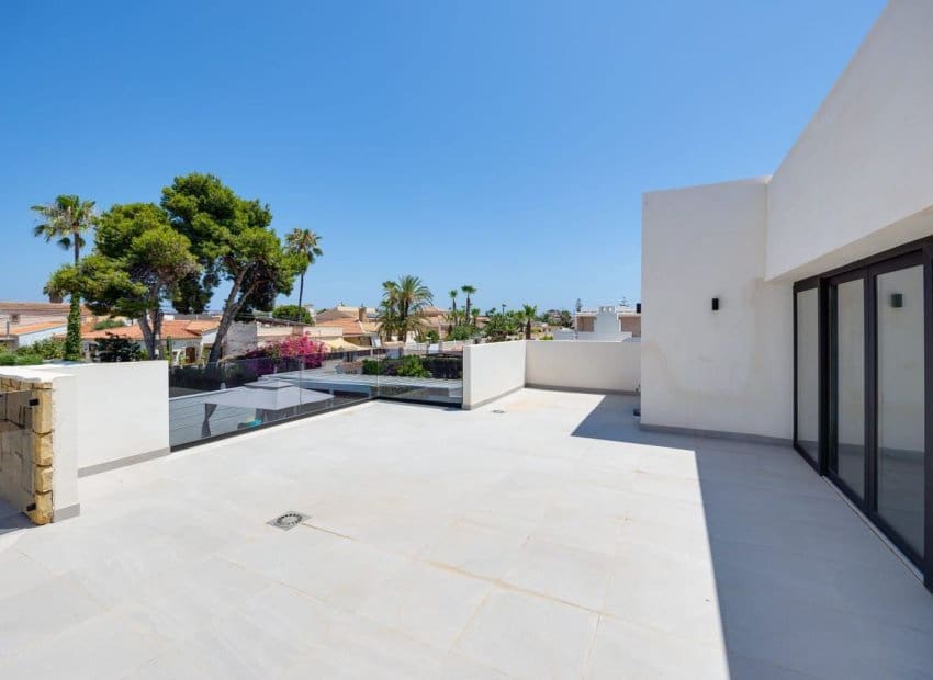 5 soveværelse Villa til salg i Torrevieja med swimmingpool - € 1.250.000 (Ref: 9559005)