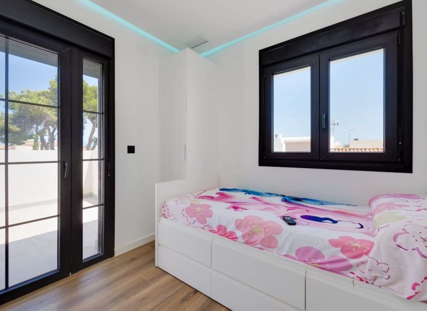 5 soveværelse Villa til salg i Torrevieja med swimmingpool - € 1.250.000 (Ref: 9559005)