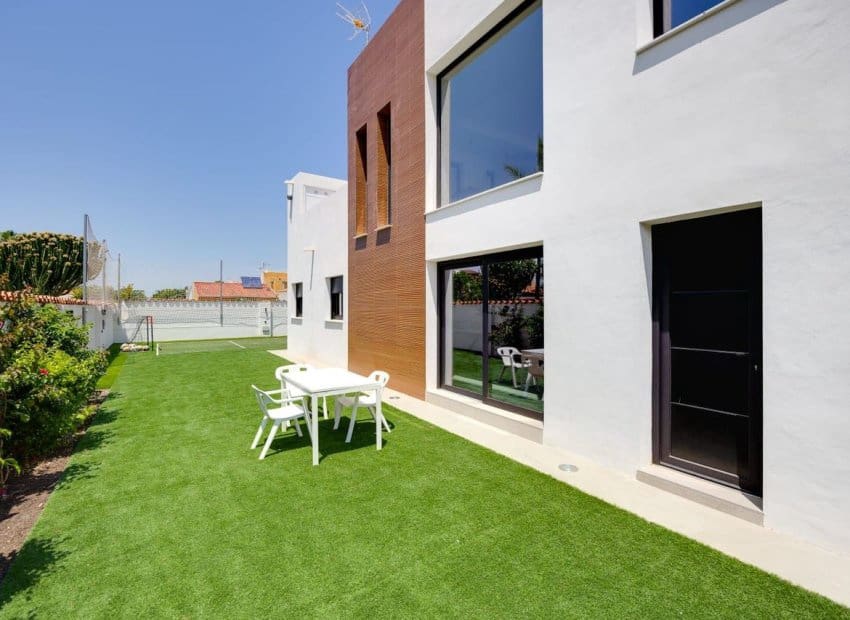 5 soveværelse Villa til salg i Torrevieja med swimmingpool - € 1.250.000 (Ref: 9559005)