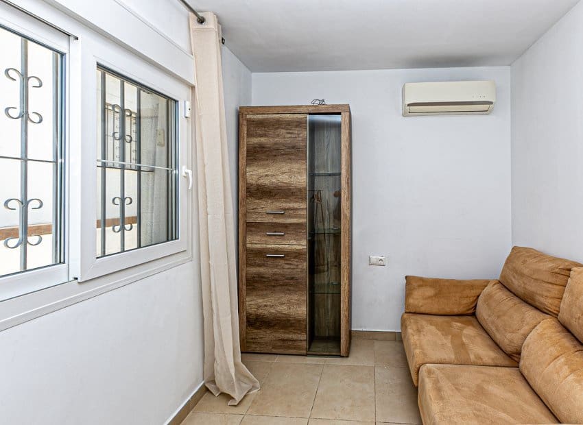 4 Zimmer Villa zu verkaufen in San Fulgencio mit Pool - 389.000 € (Ref: 9559008)