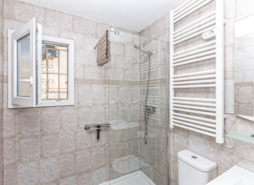 4 Zimmer Villa zu verkaufen in San Fulgencio mit Pool - 389.000 € (Ref: 9559008)