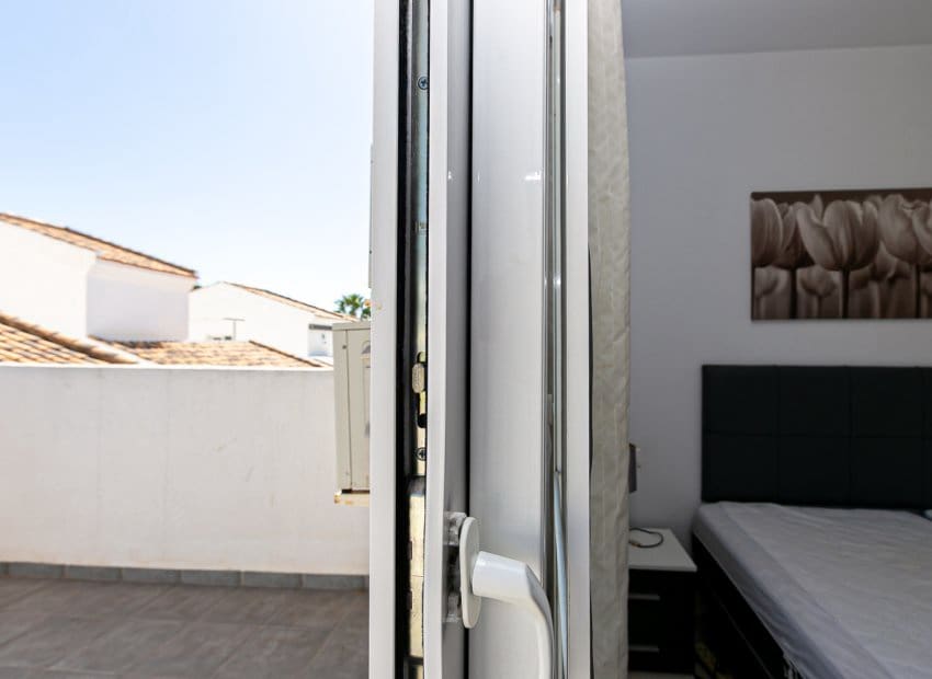 4 Zimmer Villa zu verkaufen in San Fulgencio mit Pool - 389.000 € (Ref: 9559008)