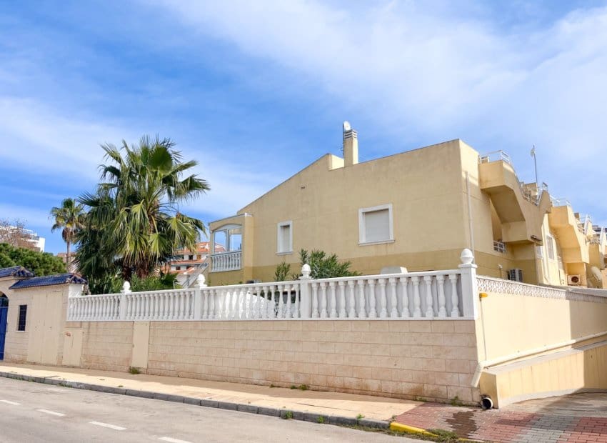 2 soveværelse Strandlejlighed til salg i La Mata - € 270.000 (Ref: 9563778)