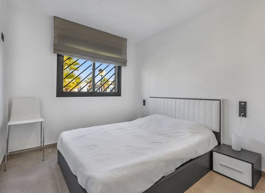 2 slaapkamer Appartement te koop in Punta Prima met zwembad - € 274.900 (Ref: 9572171)