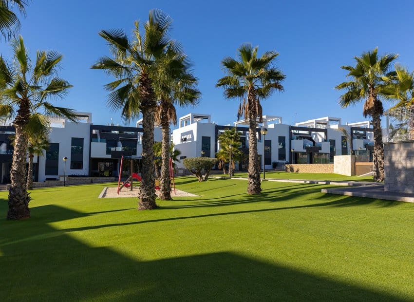 2 slaapkamer Appartement te koop in Punta Prima met zwembad - € 274.900 (Ref: 9572171)