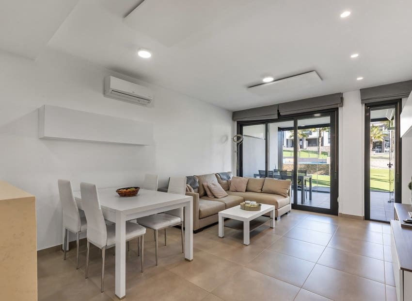 2 slaapkamer Appartement te koop in Punta Prima met zwembad - € 274.900 (Ref: 9572171)