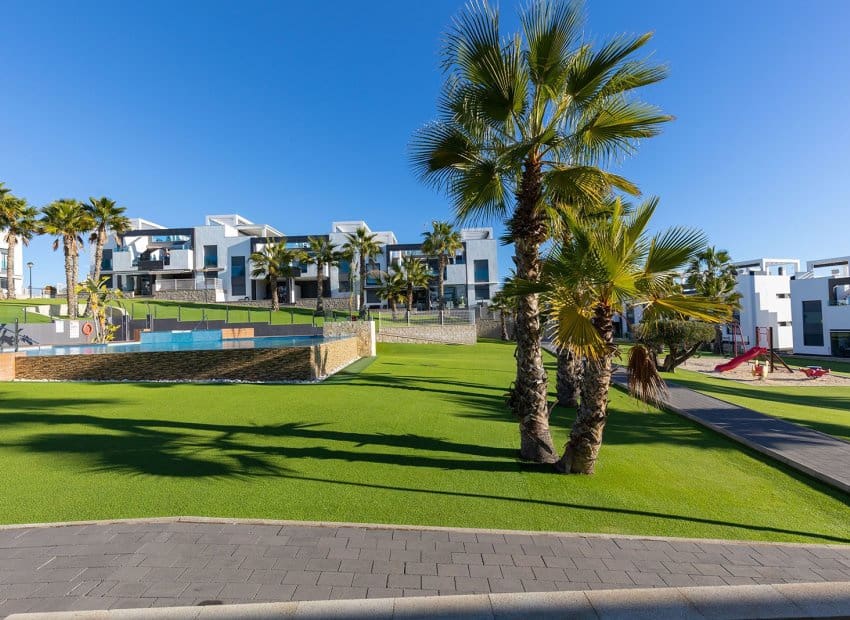 2 slaapkamer Appartement te koop in Punta Prima met zwembad - € 274.900 (Ref: 9572171)