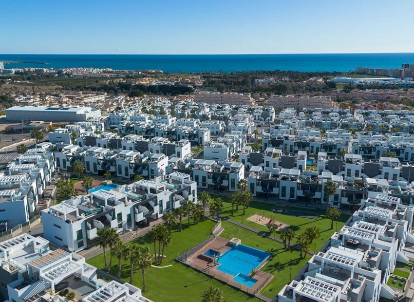 2 slaapkamer Appartement te koop in Punta Prima met zwembad - € 274.900 (Ref: 9572171)