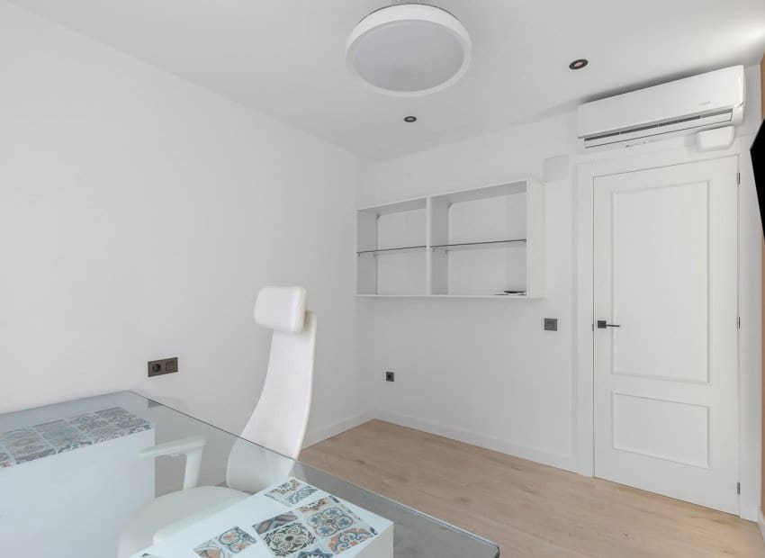 Apartamento de 3 habitaciones en Los Montesinos en venta - 245.900 € (Ref: 9572172)