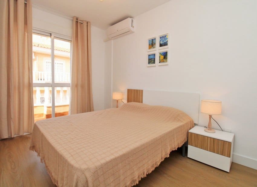 2 quarto Casa em Banda para venda em Villamartin com piscina - 179 000 € (Ref: 9572176)