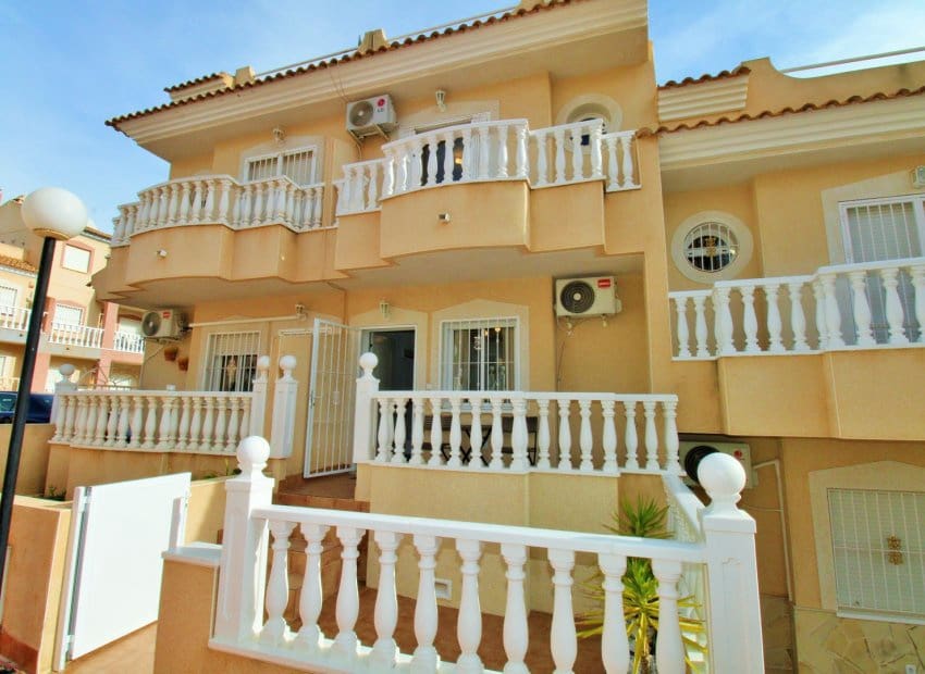 2 quarto Casa em Banda para venda em Villamartin com piscina - 179 000 € (Ref: 9572176)