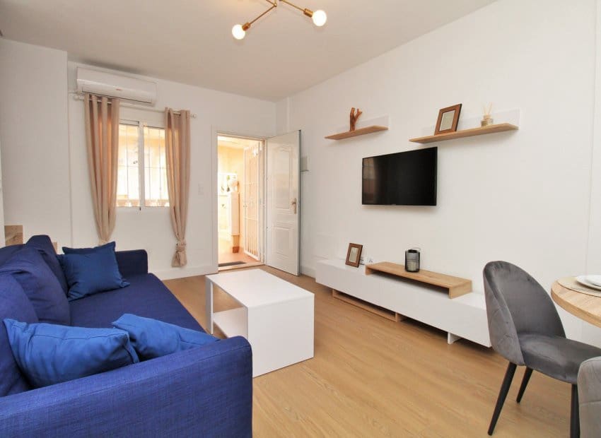 2 quarto Casa em Banda para venda em Villamartin com piscina - 179 000 € (Ref: 9572176)