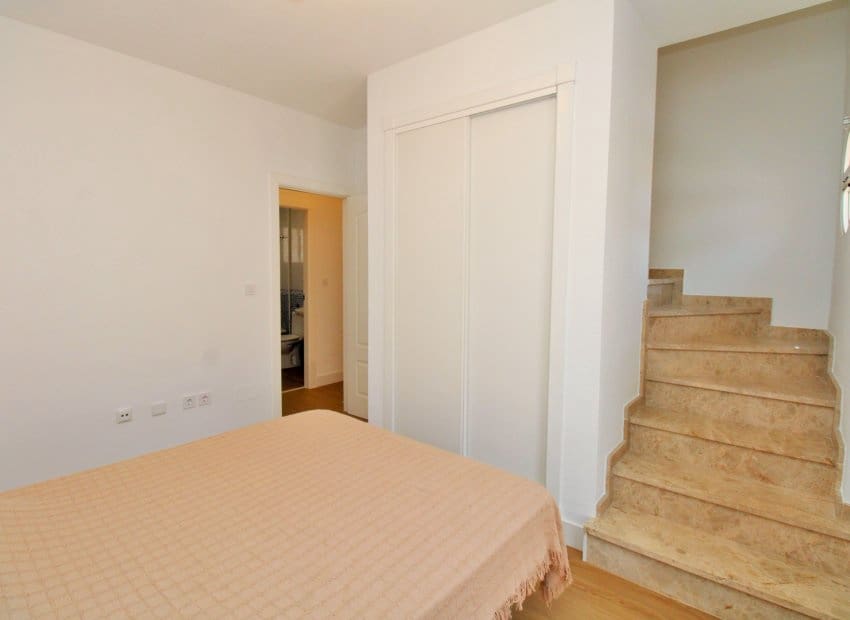 2 quarto Casa em Banda para venda em Villamartin com piscina - 179 000 € (Ref: 9572176)