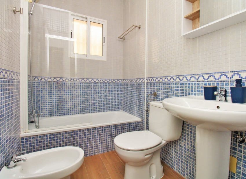 2 quarto Casa em Banda para venda em Villamartin com piscina - 179 000 € (Ref: 9572176)