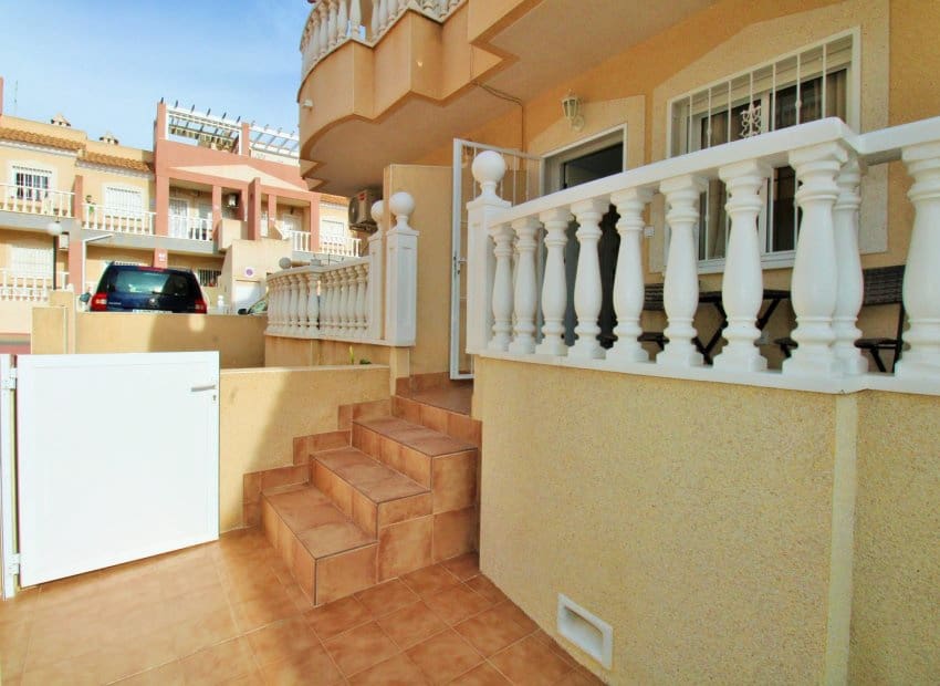 2 quarto Casa em Banda para venda em Villamartin com piscina - 179 000 € (Ref: 9572176)