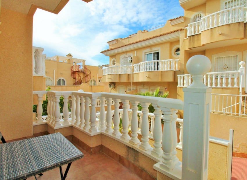 2 quarto Casa em Banda para venda em Villamartin com piscina - 179 000 € (Ref: 9572176)