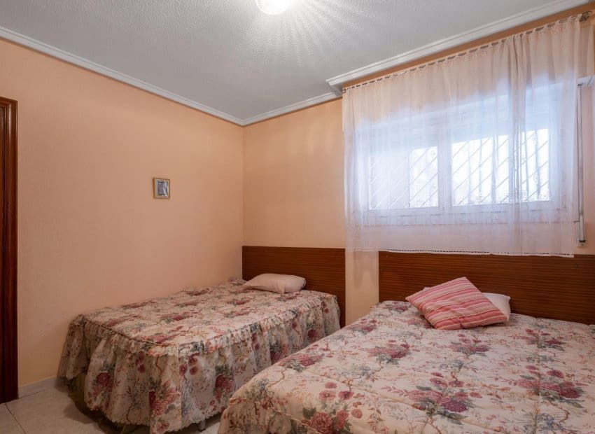 1 slaapkamer Appartement te koop in Torrevieja met zwembad - € 107.990 (Ref: 9572178)