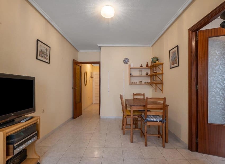 1 slaapkamer Appartement te koop in Torrevieja met zwembad - € 107.990 (Ref: 9572178)
