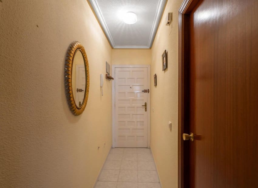 1 slaapkamer Appartement te koop in Torrevieja met zwembad - € 107.990 (Ref: 9572178)