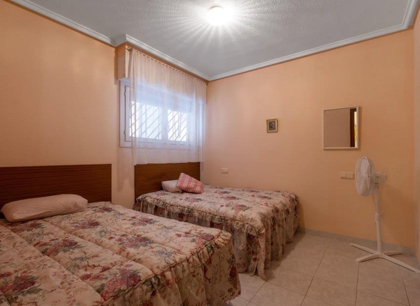 1 slaapkamer Appartement te koop in Torrevieja met zwembad - € 107.990 (Ref: 9572178)