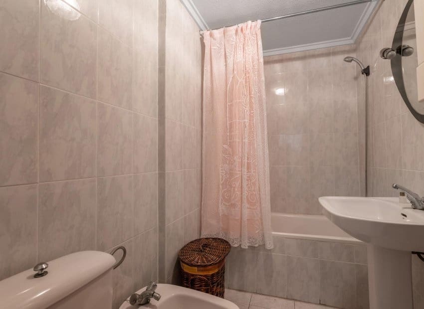 1 slaapkamer Appartement te koop in Torrevieja met zwembad - € 107.990 (Ref: 9572178)