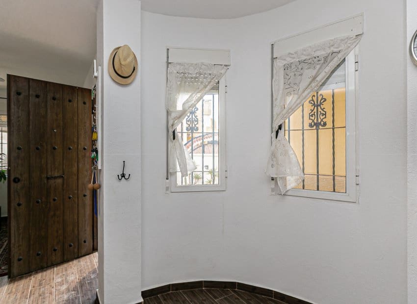 Pareado de 2 habitaciones en Torrevieja en venta con piscina - 180.000 € (Ref: 9572179)