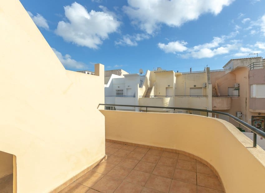 Pareado de 2 habitaciones en Torrevieja en venta con piscina - 180.000 € (Ref: 9572179)