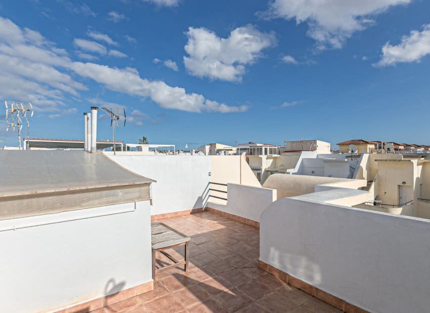 Pareado de 2 habitaciones en Torrevieja en venta con piscina - 180.000 € (Ref: 9572179)