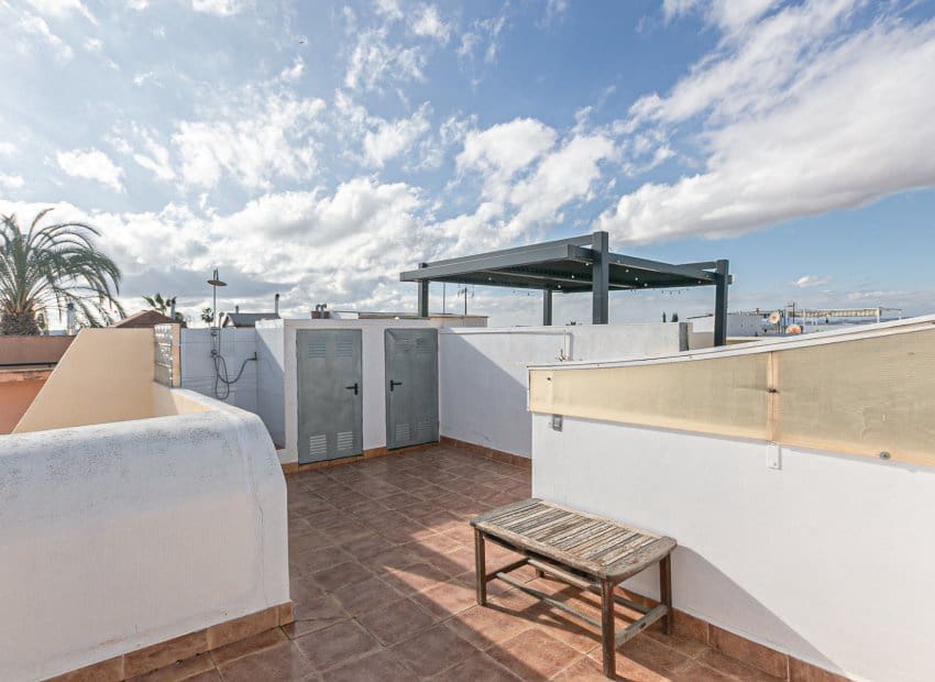 Pareado de 2 habitaciones en Torrevieja en venta con piscina - 180.000 € (Ref: 9572179)