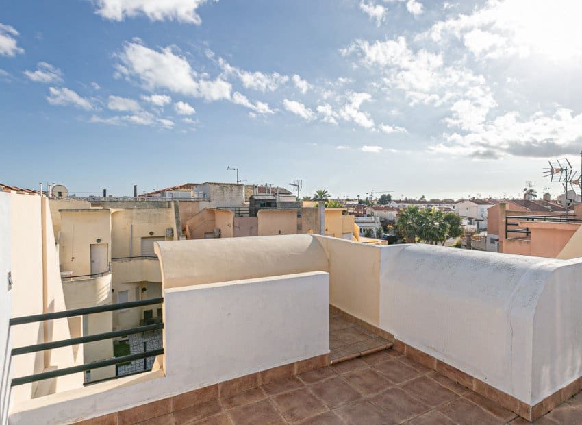 Pareado de 2 habitaciones en Torrevieja en venta con piscina - 180.000 € (Ref: 9572179)