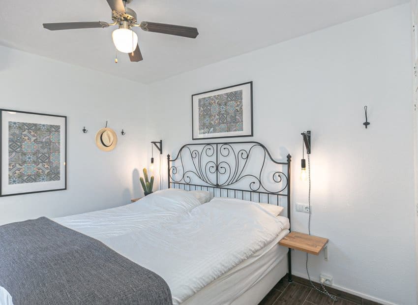 Pareado de 2 habitaciones en Torrevieja en venta con piscina - 180.000 € (Ref: 9572179)