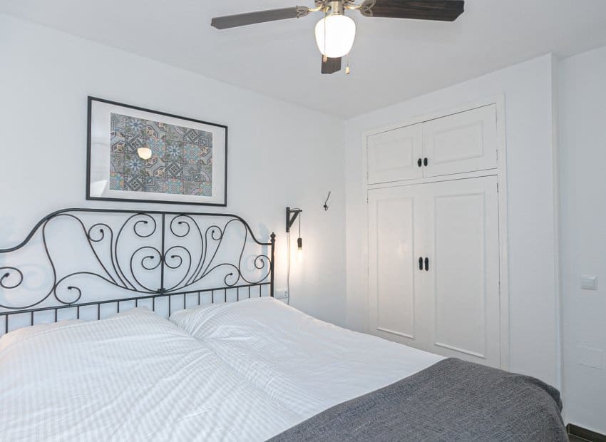 Pareado de 2 habitaciones en Torrevieja en venta con piscina - 180.000 € (Ref: 9572179)