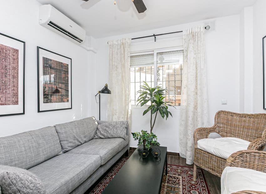 Pareado de 2 habitaciones en Torrevieja en venta con piscina - 180.000 € (Ref: 9572179)