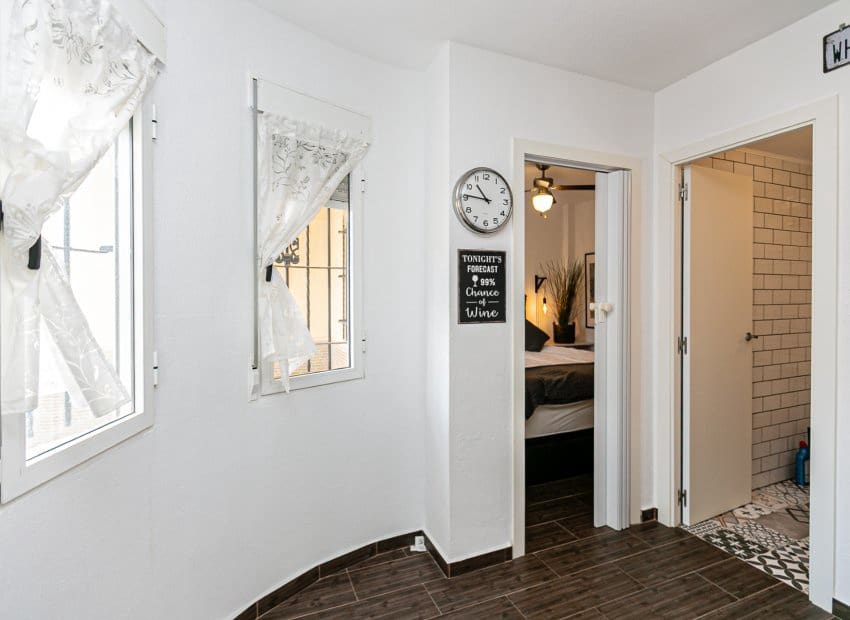 Pareado de 2 habitaciones en Torrevieja en venta con piscina - 180.000 € (Ref: 9572179)